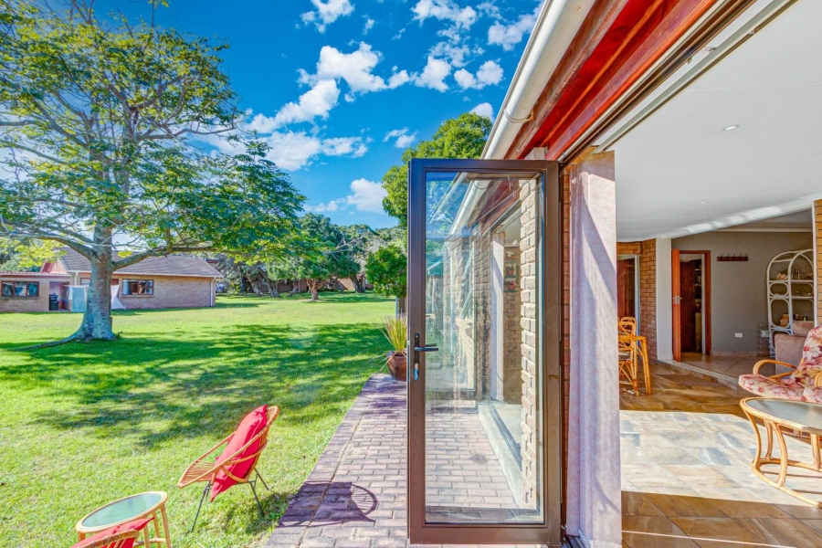 To Let 4 Bedroom Property for Rent in Brenton On Lake Western Cape
